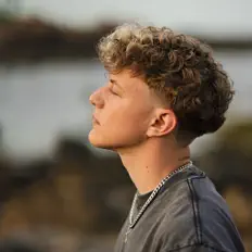 Listen to Walshy, watch music videos, read bio, see tour dates & more!