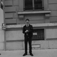 undefinedを聴いたり、ミュージックビデオを鑑賞したり、経歴やツアー日程などを確認したりしましょう！