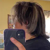 聆聽 undefined、觀看音樂影片、閱讀小傳、查看巡演日期等！