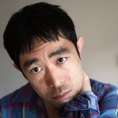 聆聽 THE BOY、觀看音樂影片、閱讀小傳、查看巡演日期等！