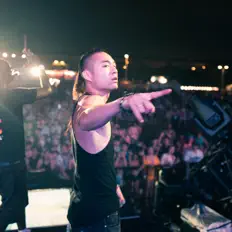 Escucha a Dtrue, mira videos musicales, lee su biografía, consulta las fechas de las gira y más.