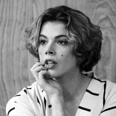 IRIAL सुनें, म्यूज़िक वीडियो देखें, बायो पढ़ें, दौरे की तारीखें और बहुत कुछ देखें!