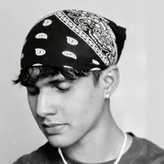 Ouve Harsh Bhojak, vê vídeos de música, lê a biografia, vê as datas da digressão e muito mais!