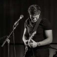 Ascolta Alex Konchar, guarda video musicali, leggi la biografia, vedi le date del tour & altro!