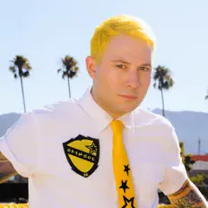 Bentley Robles सुनें, म्यूज़िक वीडियो देखें, बायो पढ़ें, दौरे की तारीखें और बहुत कुछ देखें!