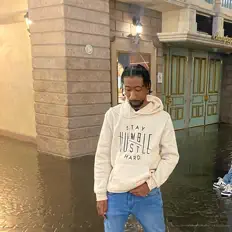 Alitheartist dinle, müzik videolarını izle, biyografisini oku, tur tarihlerini ve daha fazlasını gör!