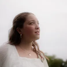 Allison Leahを聴いたり、ミュージックビデオを鑑賞したり、経歴やツアー日程などを確認したりしましょう！
