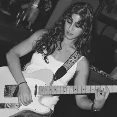 Zara Dalvi सुनें, म्यूज़िक वीडियो देखें, बायो पढ़ें, दौरे की तारीखें और बहुत कुछ देखें!