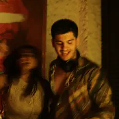 KVM सुनें, म्यूज़िक वीडियो देखें, बायो पढ़ें, दौरे की तारीखें और बहुत कुछ देखें!