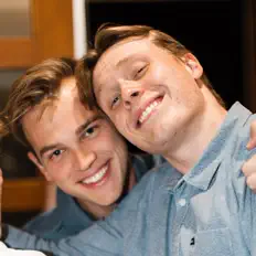 Posłuchaj wykonawcy Captain&Coach, obejrzyj teledyski, przeczytaj biografię, zobacz daty tras koncertowych i nie tylko!