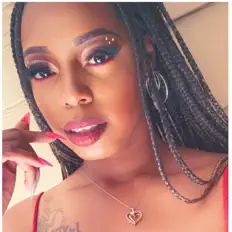 Mrs. Houston सुनें, म्यूज़िक वीडियो देखें, बायो पढ़ें, दौरे की तारीखें और बहुत कुछ देखें!