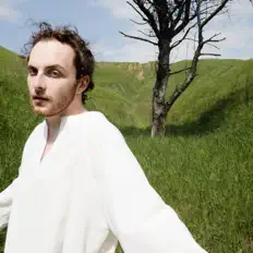 Poslechněte si interpreta Yurii Retrograde, sledujte hudební videa, přečtěte si životopis, podívejte se na data turné a další informace.