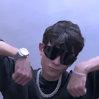 聆聽 undefined、觀看音樂影片、閱讀小傳、查看巡演日期等！