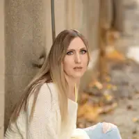 Escucha a undefined, mira videos musicales, lee su biografía, consulta las fechas de las gira y más.