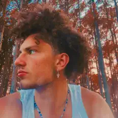 Skye Cotterを聴いたり、ミュージックビデオを鑑賞したり、経歴やツアー日程などを確認したりしましょう！