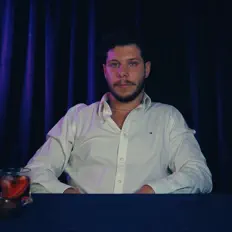 Yuri José을(를) 듣고, 뮤직 비디오를 보고, 약력을 읽고, 투어 일정 등을 확인하세요!