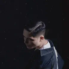 聆聽 Nia Varan、觀看音樂影片、閱讀小傳、查看巡演日期等！