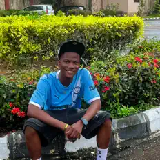 Poslechněte si interpreta Shilex Crown, sledujte hudební videa, přečtěte si životopis, podívejte se na data turné a další informace.