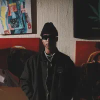 聆聽 undefined、觀看音樂影片、閱讀小傳、查看巡演日期等！