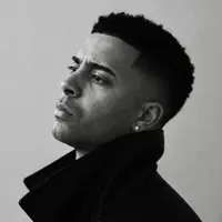 Ouça undefined, assista a videoclipes, leia a biografia, veja as datas das turnês e mais!