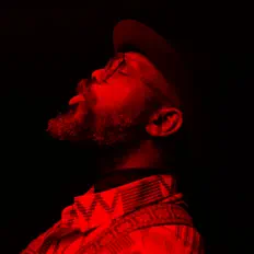 收听 KUKU、观看音乐视频、阅读小传、查看巡演日期等 ！