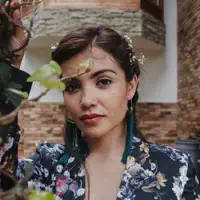 Dengarkan undefined, tonton video musik, baca bio, lihat tanggal tur & lainnya!