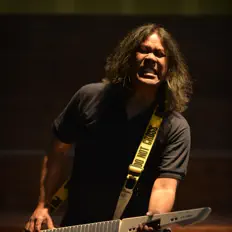 聆聽 Raden Agung、觀看音樂影片、閱讀小傳、查看巡演日期等！