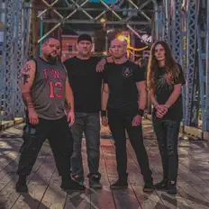 Hör dir Etchstone an, schau dir Musikvideos an, lies die Biografie, finde Tourdaten und mehr!