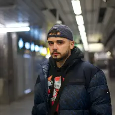 Ejdm सुनें, म्यूज़िक वीडियो देखें, बायो पढ़ें, दौरे की तारीखें और बहुत कुछ देखें!