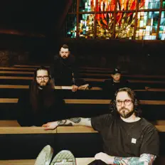 Dengarkan Light the Fire, tonton video musik, baca bio, lihat tanggal tur & lainnya!