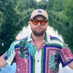 Chron Lennon: песни, клипы, биография, даты выступлений и многое другое.