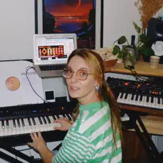 Dengarkan Moorea, tonton video musik, baca bio, lihat tanggal tur & lainnya!