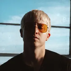 Dengarkan Rich Delinquent, tonton video musik, baca bio, lihat tanggal tur & lainnya!