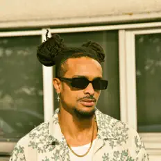 聆聽 Amadi Blue、觀看音樂影片、閱讀小傳、查看巡演日期等！