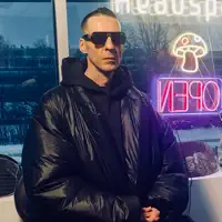 Ascolta undefined, guarda video musicali, leggi la biografia, vedi le date del tour & altro!