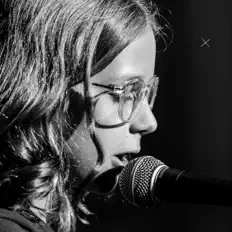 Ouça Kayla Stephens, assista a videoclipes, leia a biografia, veja as datas das turnês e mais!