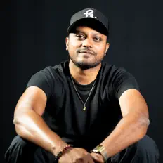 Posłuchaj wykonawcy Mr Han"S, obejrzyj teledyski, przeczytaj biografię, zobacz daty tras koncertowych i nie tylko!