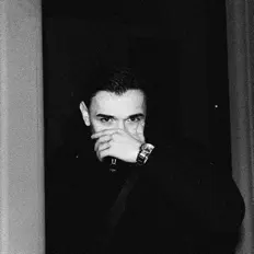 G´을(를) 듣고, 뮤직 비디오를 보고, 약력을 읽고, 투어 일정 등을 확인하세요!