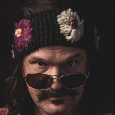 Dengarkan Ted Hajnasiewicz, tonton video musik, baca bio, lihat tanggal tur & lainnya!