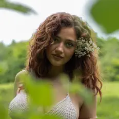 聆聽 CCAPRICE、觀看音樂影片、閱讀小傳、查看巡演日期等！