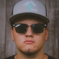 Mason Coleを聴いたり、ミュージックビデオを鑑賞したり、経歴やツアー日程などを確認したりしましょう！