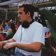 Ακούστε περιεχόμενο από Ben Monday, παρακολουθήστε μουσικά βίντεο, διαβάστε το βιογραφικό, δείτε ημερομηνίες περιοδείας, και πολλά ακόμη!