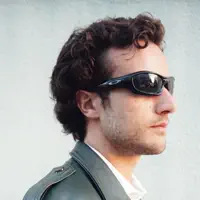 Escucha a undefined, mira vídeos musicales, lee la biografía, consulta fechas de giras y mucho más.