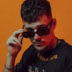 Hör dir Xander an, schau dir Musikvideos an, lies die Biografie, finde Tourdaten und mehr!