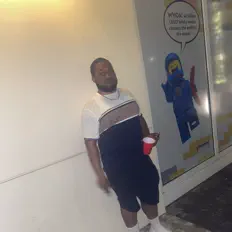 收听 Donbigz、观看音乐视频、阅读小传、查看巡演日期等 ！