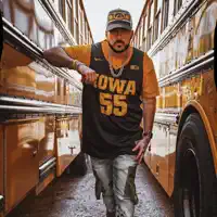 收听 undefined、观看音乐视频、阅读小传、查看巡演日期等 ！