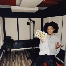 Ouça Crispy Akiyama, assista a videoclipes, leia a biografia, veja as datas das turnês e mais!