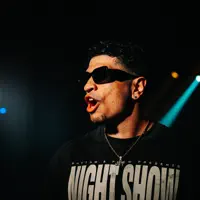 Ouve undefined, vê vídeos de música, lê a biografia, vê as datas da digressão e muito mais!