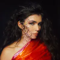 undefined dinle, müzik videolarını izle, biyografisini oku, tur tarihlerini ve daha fazlasını gör!