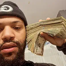 BaccendBen सुनें, म्यूज़िक वीडियो देखें, बायो पढ़ें, दौरे की तारीखें और बहुत कुछ देखें!